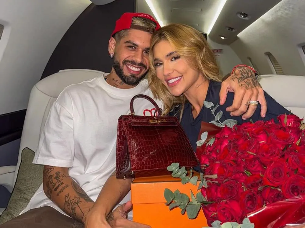 Zé Felipe mima Virginia com bolsa grifada de couro de crocodilo de R$ 350 mil A bolsa de luxo é um lançamento da grife francesa Hermès, conhecida por ser dona das bolsas que valem mais que ouro