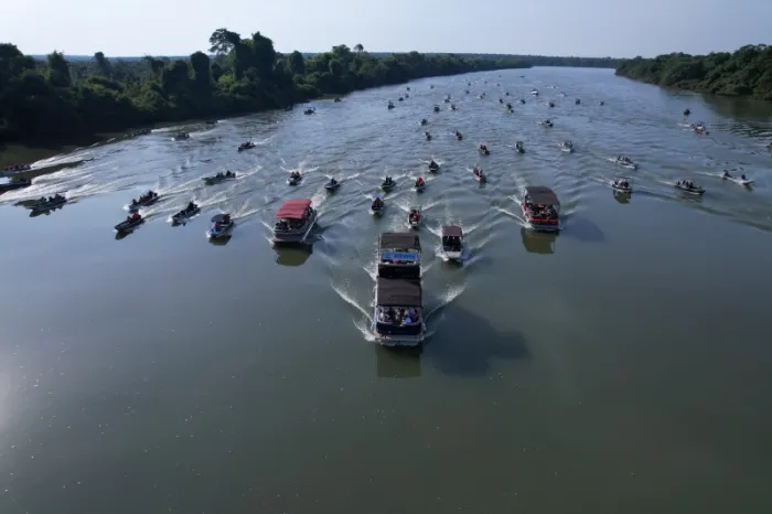 Romaria Fluvial supera expectativas e atrai milhares de pessoas para missa às margens do Rio Teles Pires
