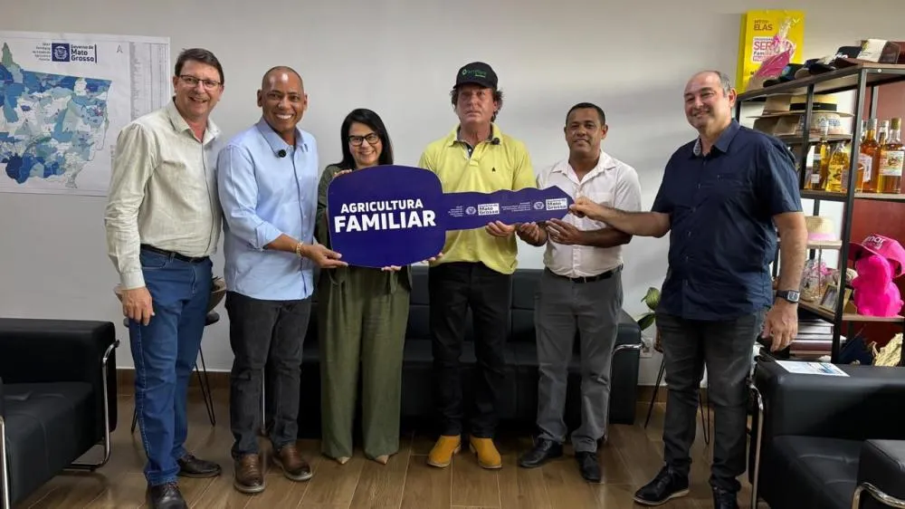 PARCERIA E INVESTIMENTO Por indicação de Juca do Guaraná, Rosário Oeste recebe motoniveladora para reforçar infraestrutura rural