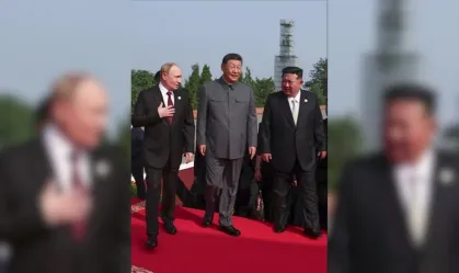 Xi Jinping exibe poder militar e se lança como líder de nova ordem mundial Parada em Pequim com milhares de soldados e armamentos de última geração, acompanhada por Vladimir Putin e Kim Jong-un, mostra que líder chinês pretende assumir maior protagonismo geopolítico
