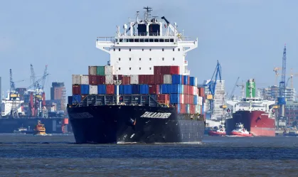 O que há no acordo UE-Mercosul e por que ele é controverso? Mercosul eliminará tributos sobre 91% das exportações da UE, ao longo de 15 anos, enquanto a União Europeia eliminará progressivamente os tributos sobre 92% das exportações do Mercosul em até 10 anos