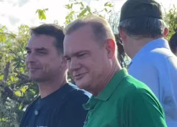 Vídeo – Flávio descarta apoio a Pivetta e oficializa Fagundes para governo; ‘Vamos pedir votos’