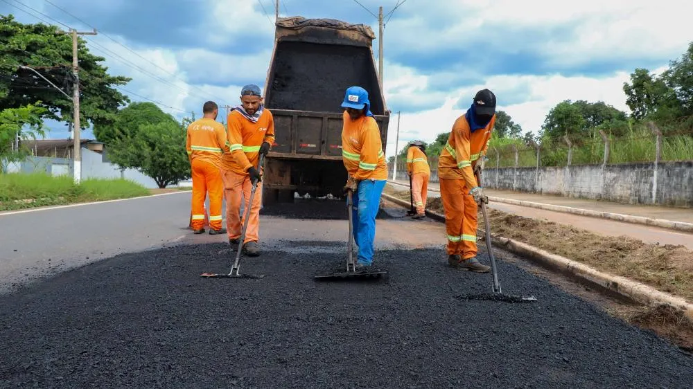 Várzea Grande recupera ruas e avenidas de bairros e distritos nesta sexta-feira (08.05)