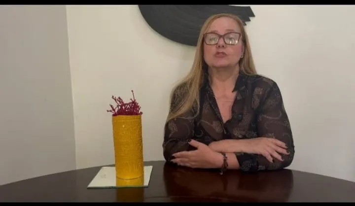 Coluna Anamaria: Gravei um texto forte para o governo do estado sobre o abuso silencioso contra as mulheres e trago também as reflexões da escritora Enildes Corrêa sobre violência de gênero. Confira os textos e o vídeo completo.