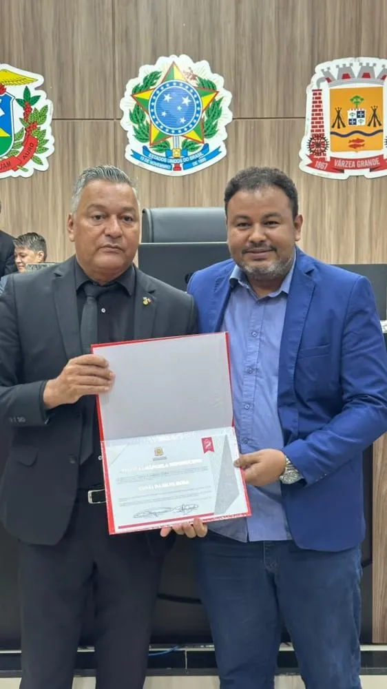 Jornalista Ednei Rosa recebe Título Elisângela Nepomuceno em homenagem ao trabalho na comunicação