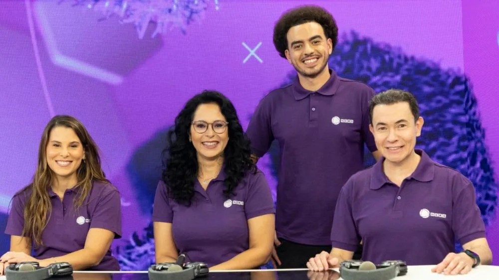 Equipe de transmissão do Paulistão Feminino na Record News (foto: Record/Antonio Chahestian)