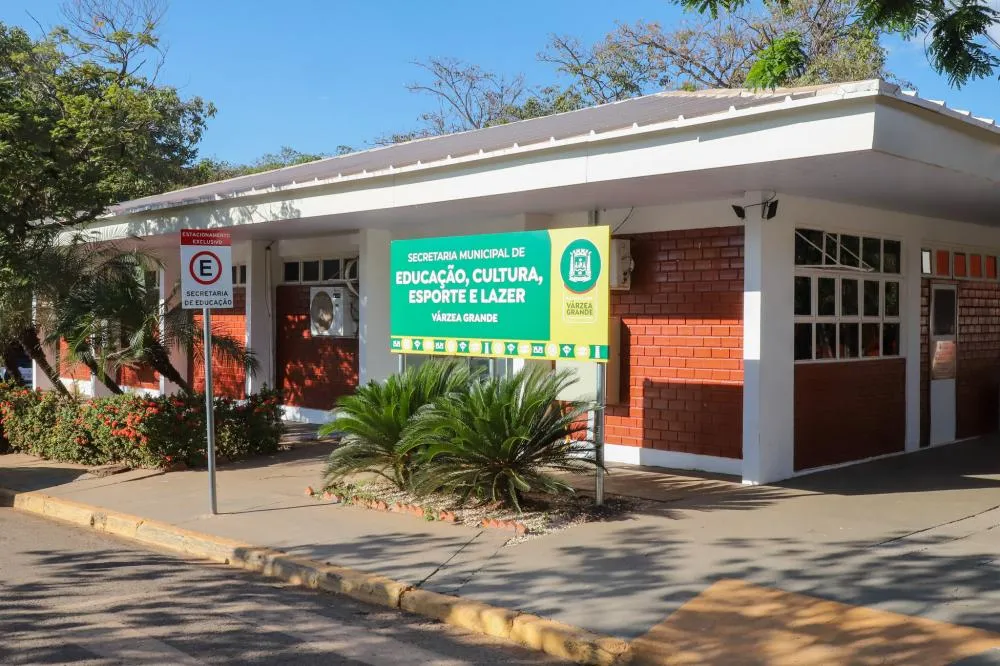 SMECEL orienta escolas sobre acesso gratuito a absorventes e promove dignidade menstrual