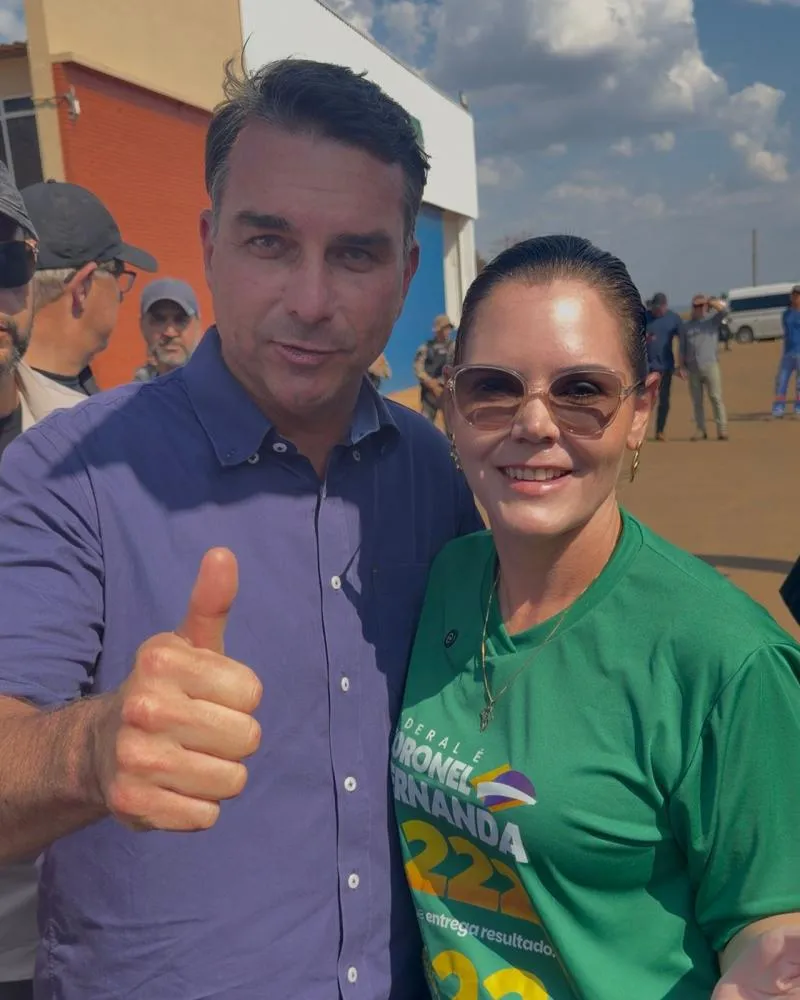 Em passagem por MT, Flávio Bolsonaro reforça apoio à reeleição de Coronel Fernanda