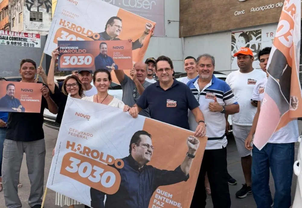 Professor Haroldo mobiliza centenas de veículos em adesivaço em Cuiabá (MT)