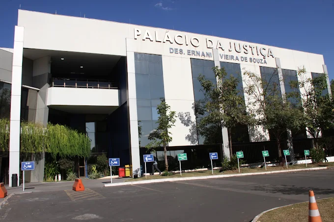 Cliente acusado injustamente de furto por supermercado receberá indenização por dano moral