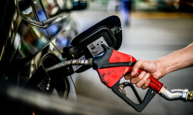 No fechamento desta quarta-feira, 19, o diesel estava 14% abaixo do preço internacional, segundo a Associação Brasileira dos Importadores de Combustíveis (Abicom), enquanto a gasolina registrava defasagem negativa de 5%. (Crédito: Marcello Casal Jr / Agên