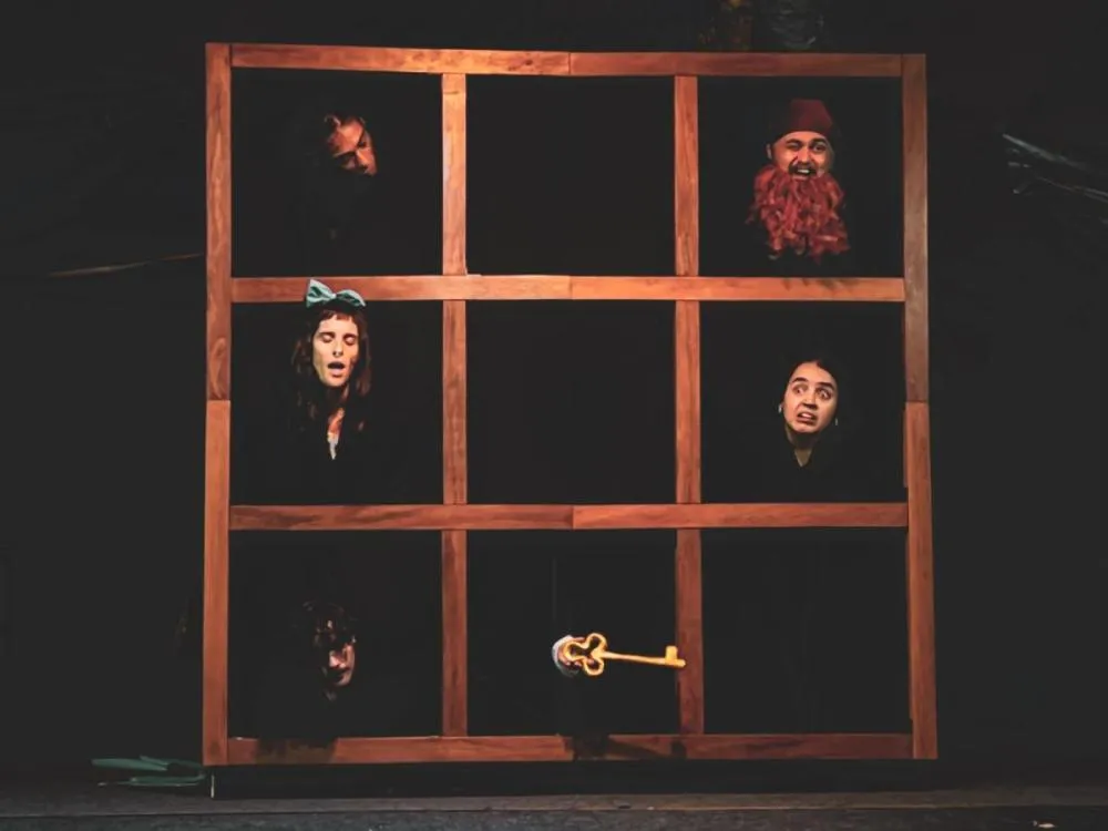 TheatroFúria estreia espetáculo 'O Buraco' com personagens clássicos da literatura e linguagem cênica original criada pelo grupo