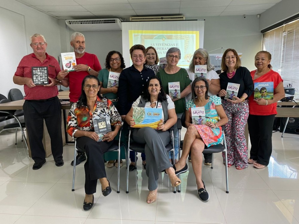 Jornalista compartilha conhecimentos literários e experiências de superação com aposentados do PreviSinop