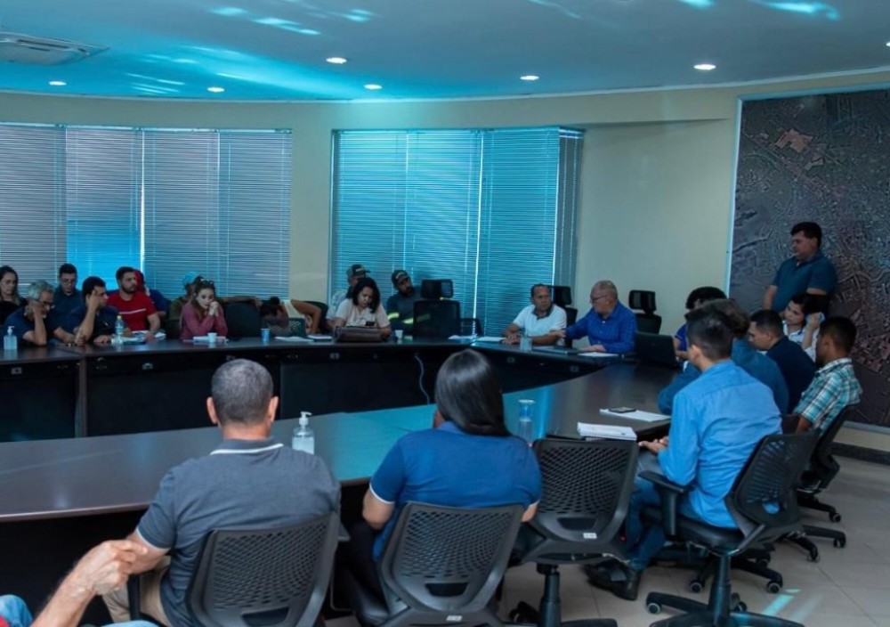 Prefeito se reúne com moradores das comunidades Três Pontes e Poço de Mel