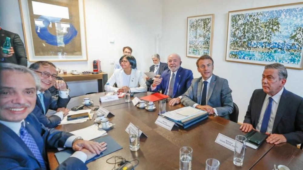 Lula se reúne com Macron, Fernández e vice-presidente da Venezuela