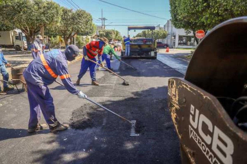 Bairro Menino Deus está recebendo recapeamento com CBUQ