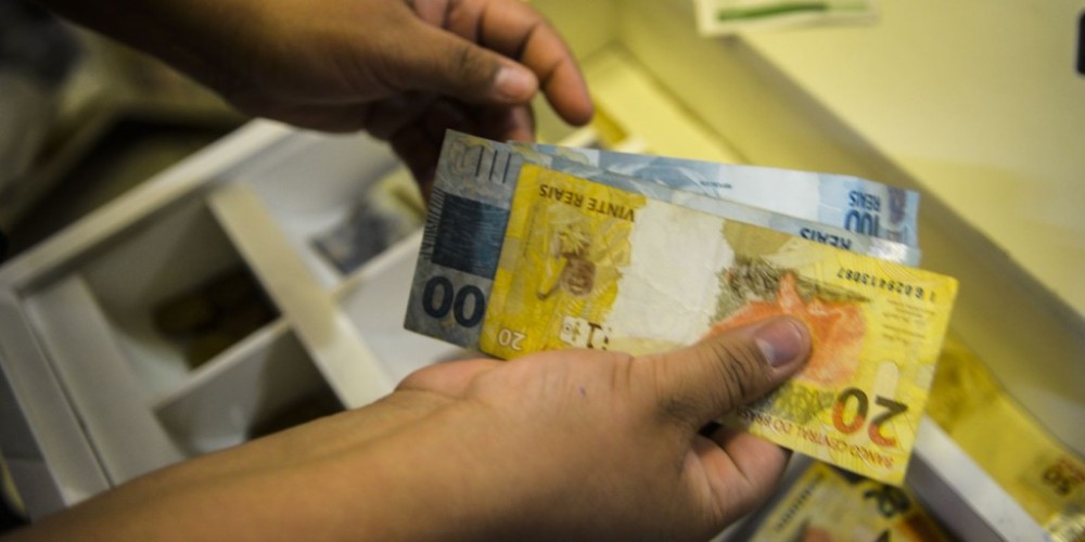 Caixa paga novo Bolsa Família a beneficiários com NIS de final 2