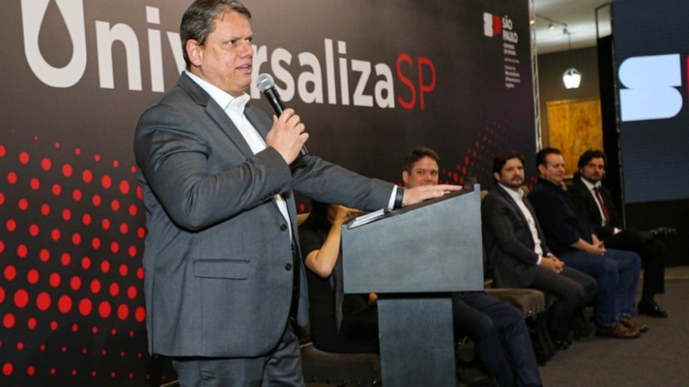 Privatização da Sabesp pode quadruplicar investimentos, diz Tarcísio