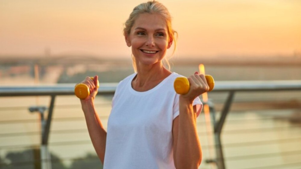 Personal trainer fala sobre o exercício físico na menopausa