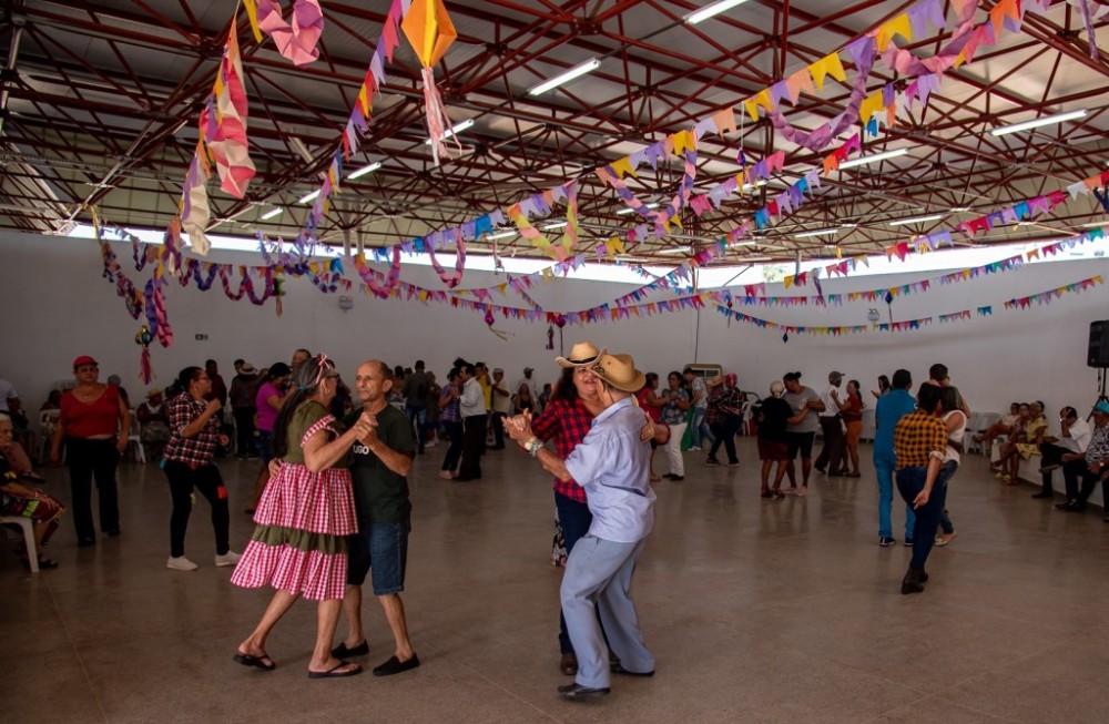 Comunidade se diverte em festa julina no CSU
