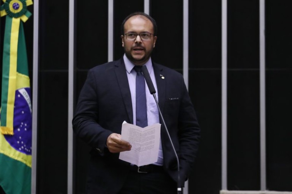 Projeto prevê revisão de contratos do FNDE para garantir conclusão de obras em municípios