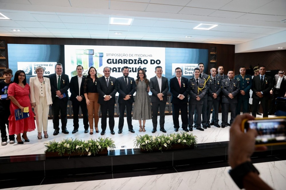 Governo entrega medalha a 68 personalidades que contribuem para o desenvolvimento do Estado