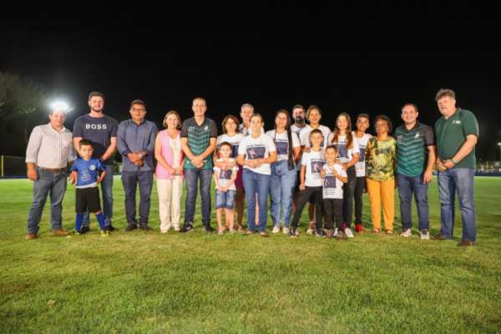 Campo de futebol é reinaugurado e recebe nome de Odinei Reginatto