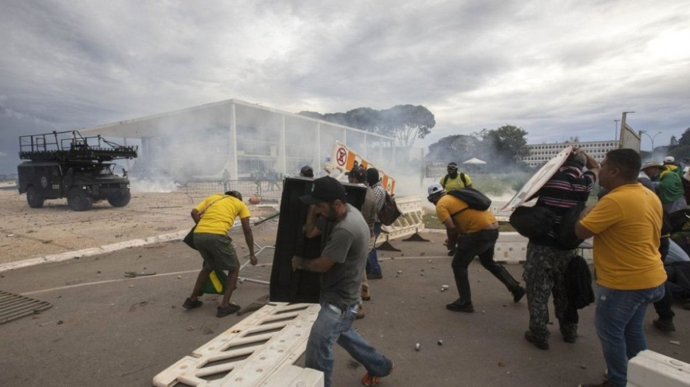 Justiça Militar isenta polícia e tropa; e culpa gestão Lula por 8/1