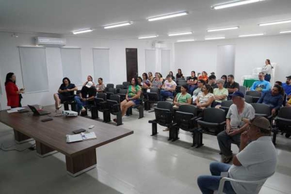 Prefeitura realiza capacitação de manipulação de alimentos para comerciantes