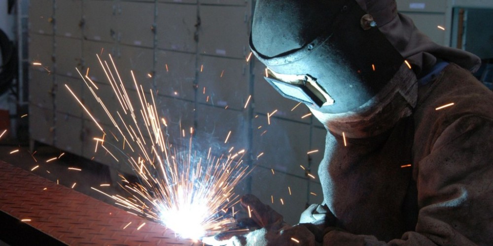 Pesquisa do IBGE diz que produção industrial cresce 0,1%