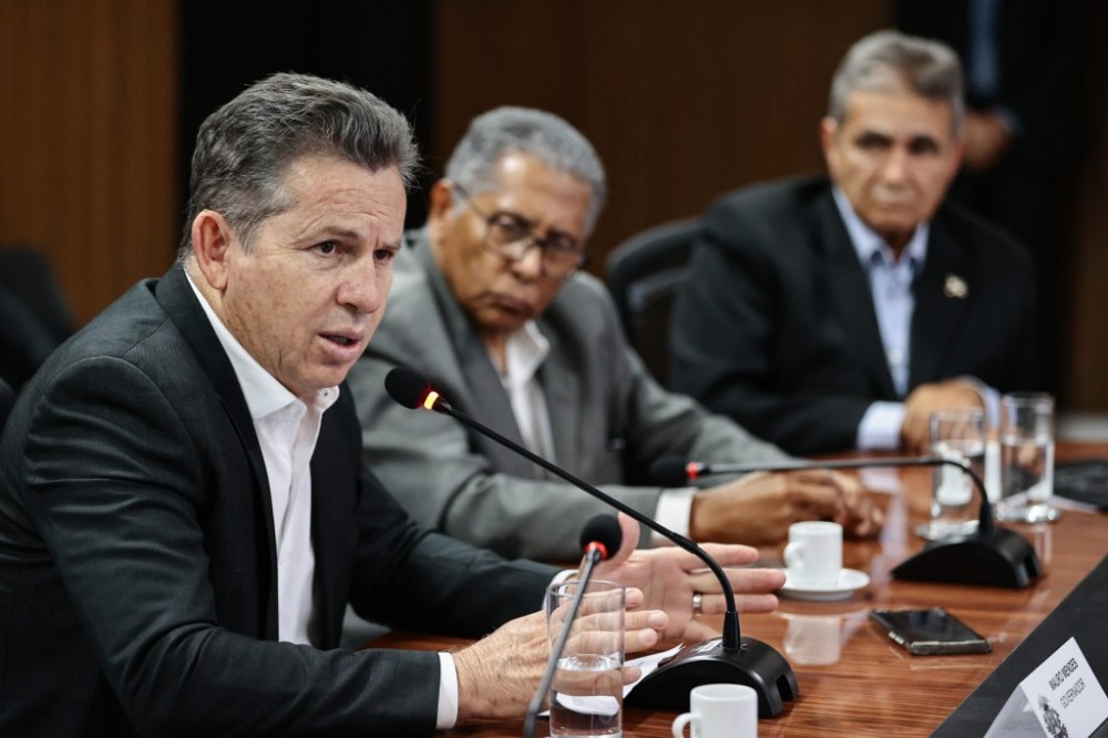 Governo de MT assina convênio para entregar escrituras de imóveis a mais de 13 mil famílias