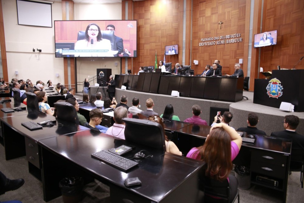 ALMT realiza sessão especial em homenagem aos profissionais da área meio do Poder Executivo