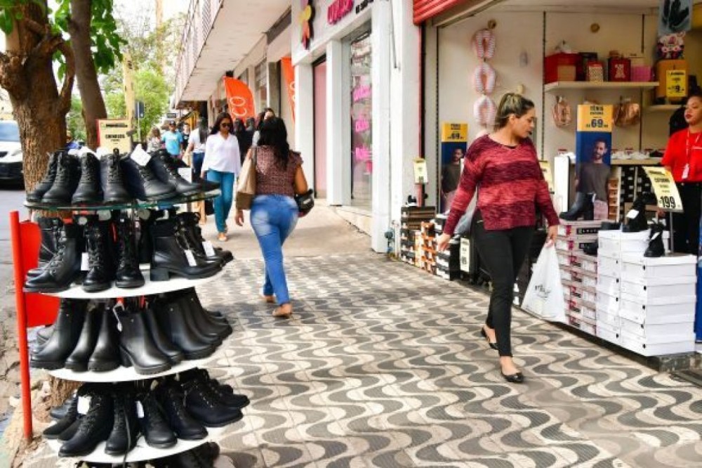 Procon Municipal orienta os consumidores para uma compra consciente no Dia dos Pais