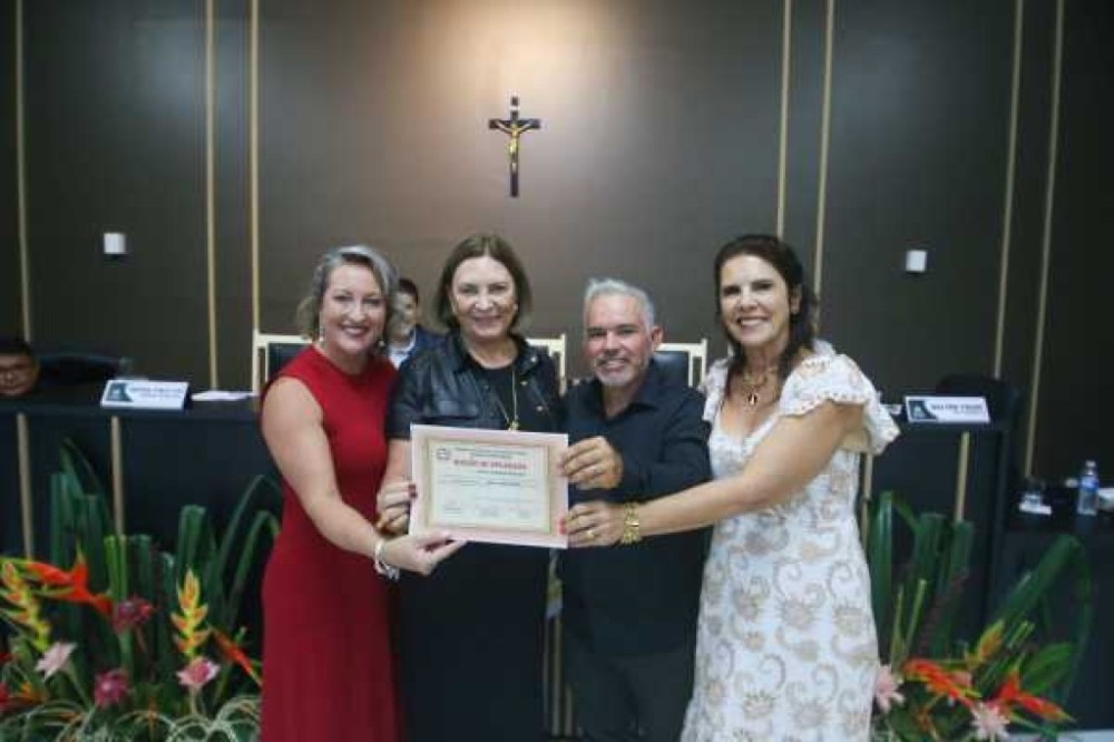 Servidores e equipes da Administração Municipal recebem honraria do Legislativo
