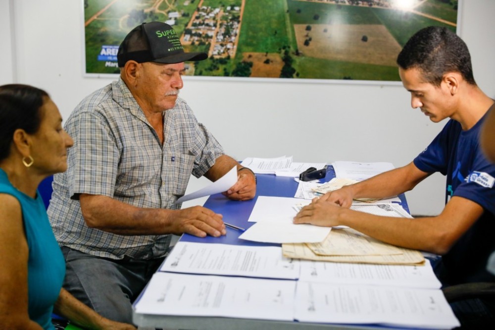 Governo de MT cadastra famílias que vivem em casas sem escritura há mais de 40 anos