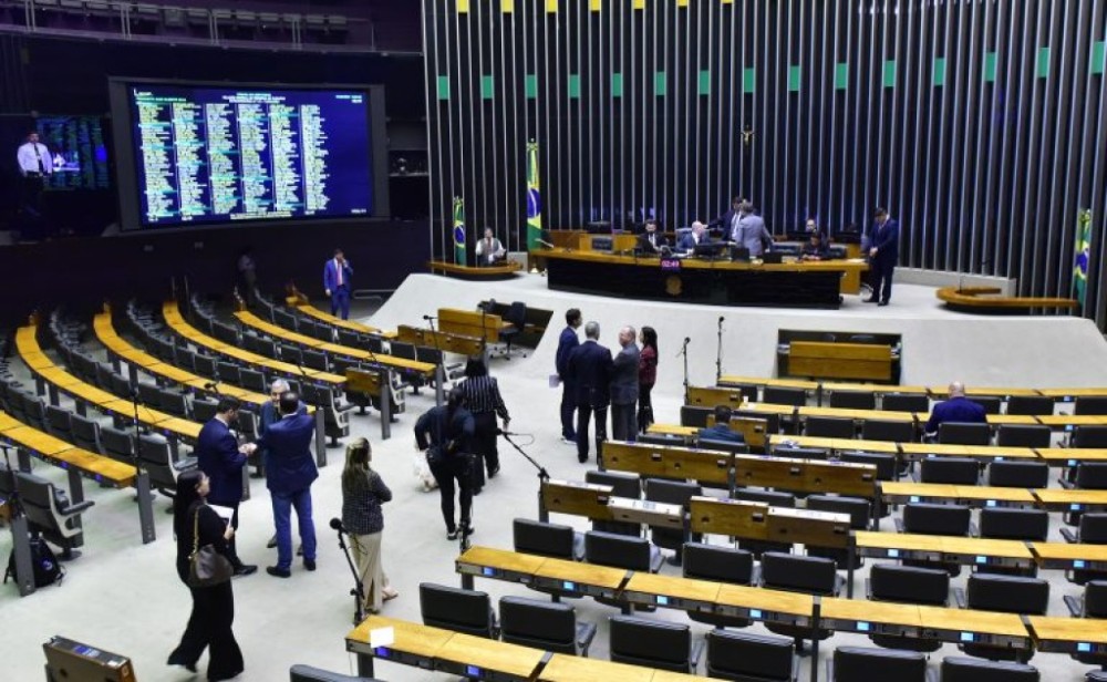 Deputados analisam projeto que cria mecanismos de transparência e controle social na área da educação; acompanhe