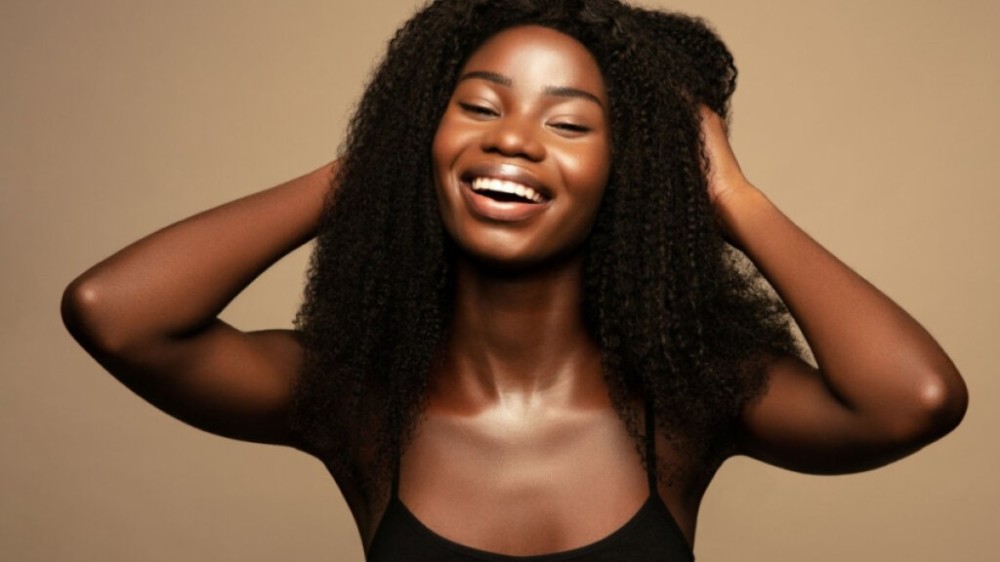 5 tipos de mega hair para cabelos cacheados