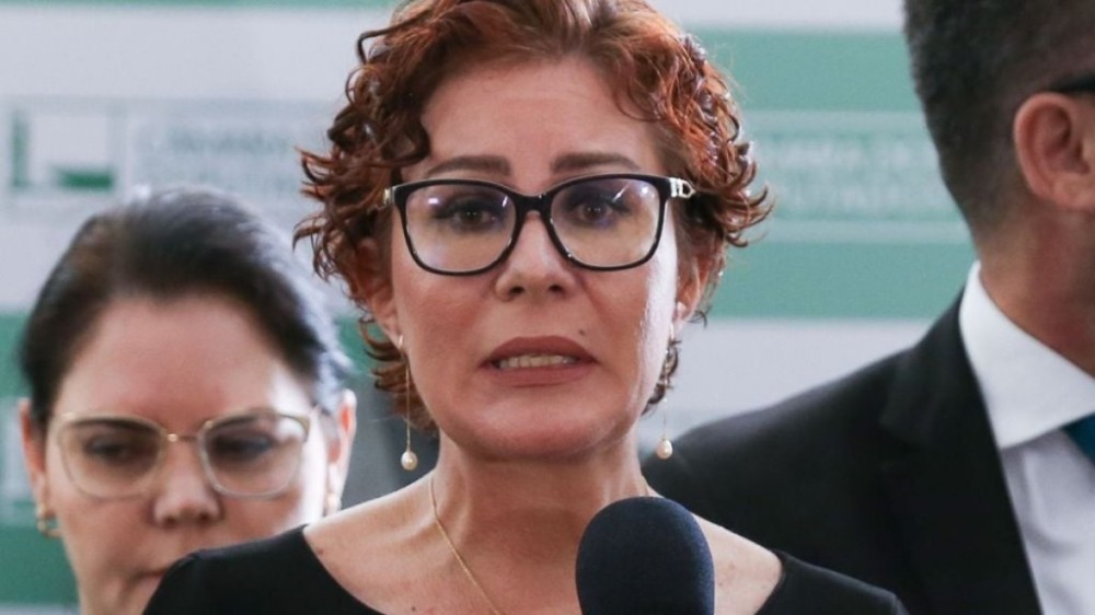 Carla Zambelli está internada em hospital e não tem previsão de alta