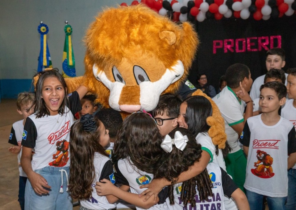 Alunos da Comunidade do Sumidouro participam de formatura do Proerd