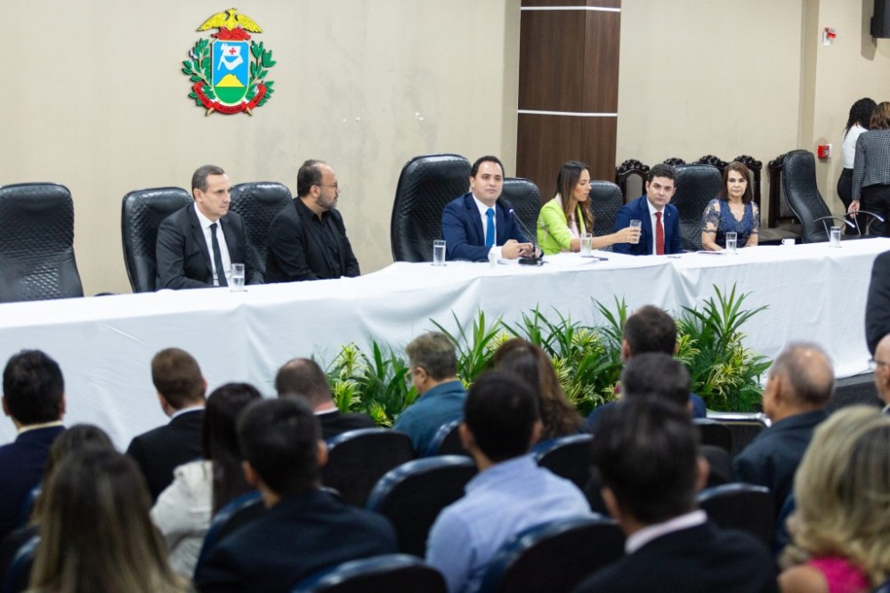 Membros da Federação das Câmaras de Dirigentes Lojistas e de CDLs do estado são homenageados na ALMT