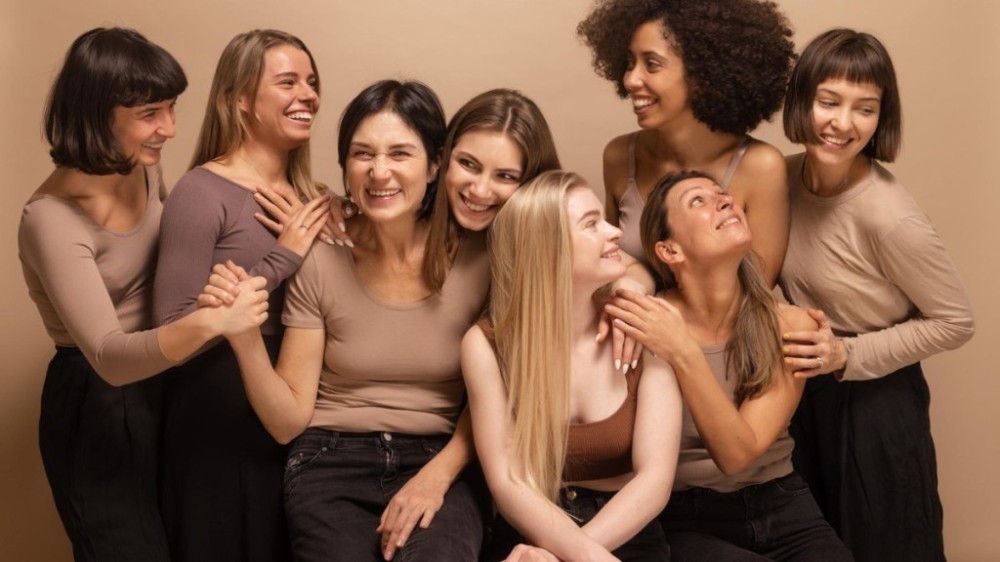Os ciclos menstruais de mulheres que vivem juntas sincronizam? Entenda