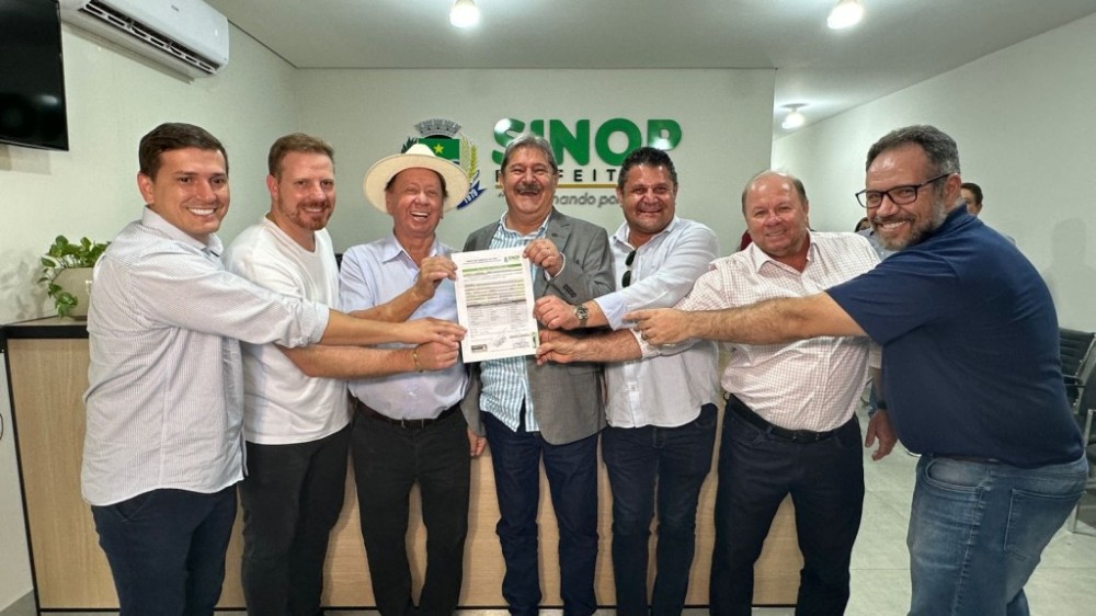 Prefeito entrega alvará de construção de prédio e marca chegada do World Trade Center em Sinop
