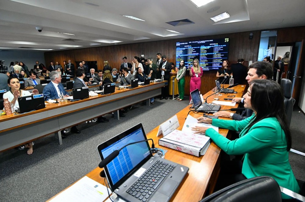 CPMI aprova reconvocação de Mauro Cid e quebra sigilos de Carla Zambelli