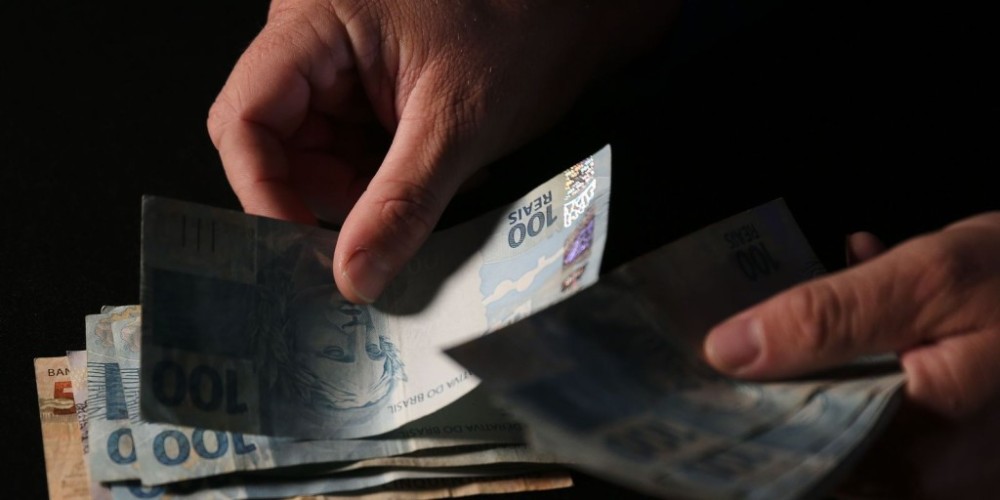 Procura por empréstimos cai 14% nos últimos 12 meses