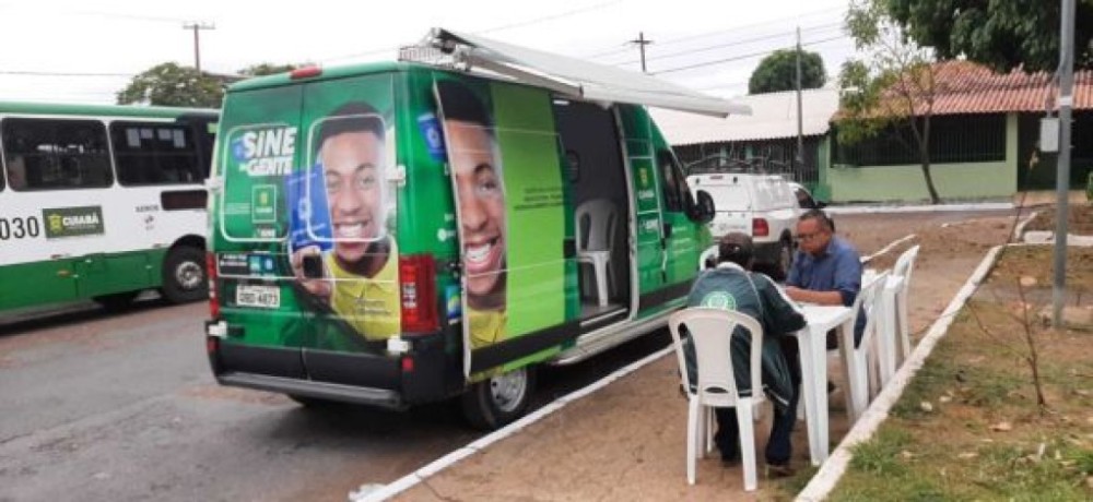 Van do Sine da Gente leva oportunidades de emprego à comunidade do bairro Jardim Industriário II e região