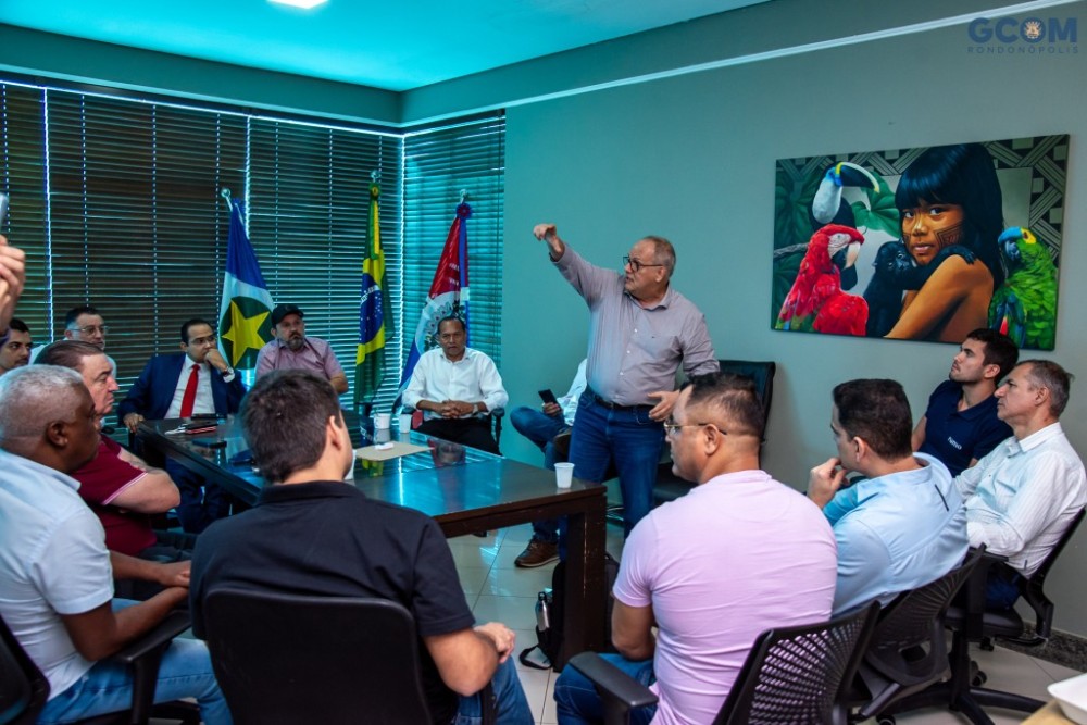Prefeito se reúne com representantes da RUMO e demonstra preocupação com o novo traçado da ferrovia