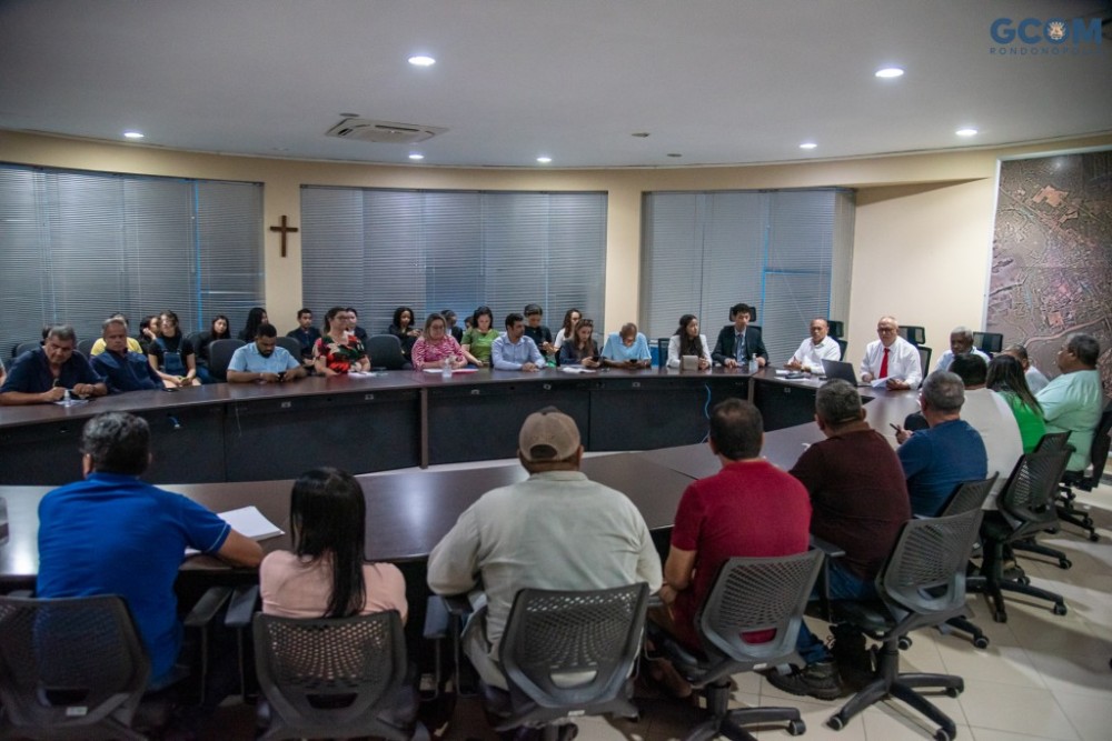 Vereadores mirins pedem melhorias ao prefeito durante reunião com lideranças de bairros