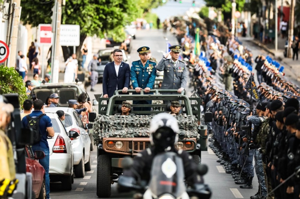 Desfile cívico-militar leva centenas de famílias à Avenida Getúlio Vargas em Cuiabá