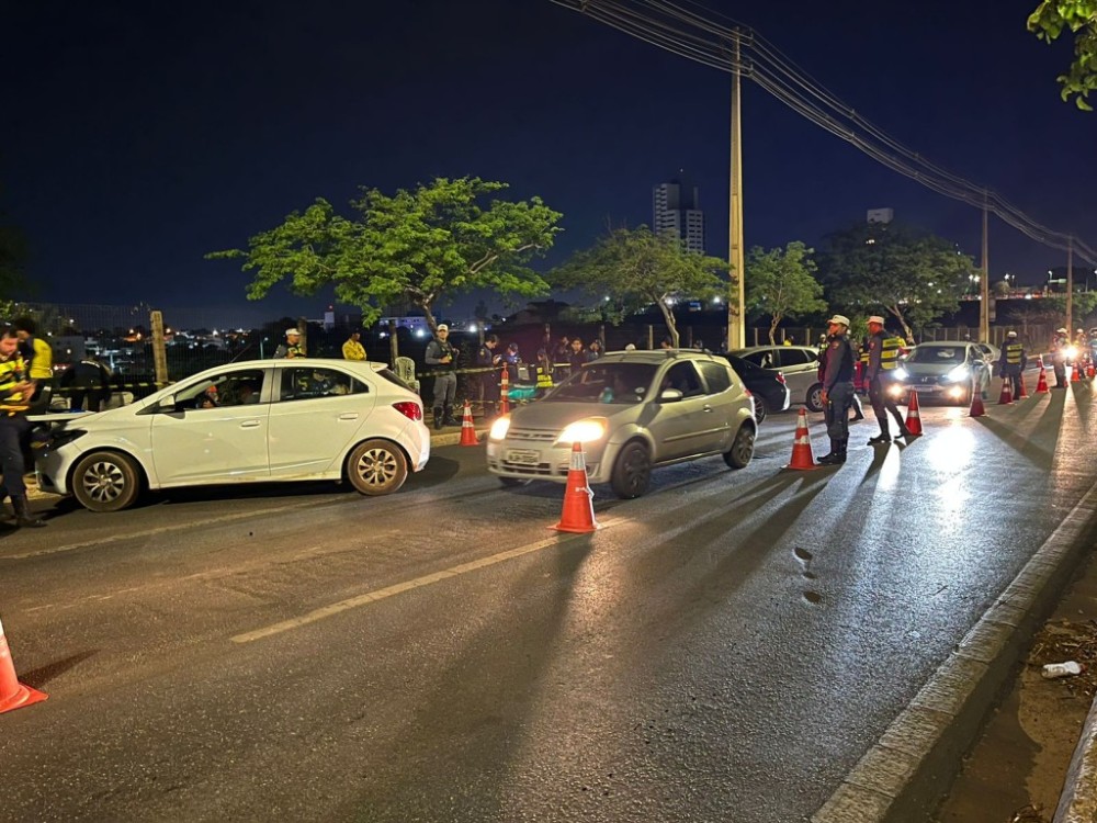 Operação Lei Seca resulta na prisão de 14 motoristas que dirigiam embriagados
