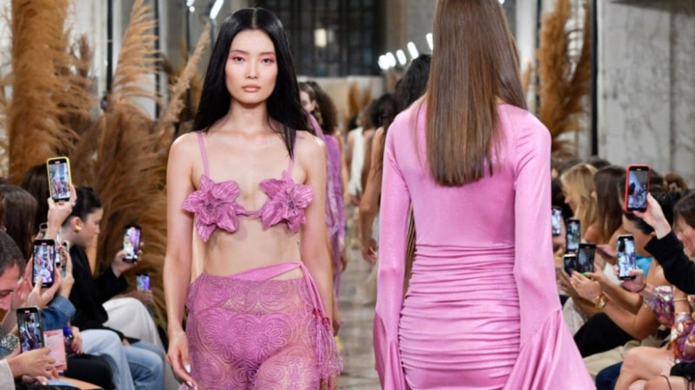 PatBo revive moda dos anos 70 durante NYFW